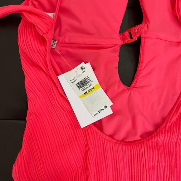 Becca 2 PIECES Swimsuit + Skirt Pink Medium - Picture 4 of 6